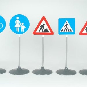 Set ce contine 5 semne diferite de circulatie Klein